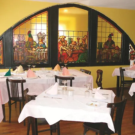 호텔 La Casona De Jovellanos 2*