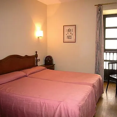 Hotel La Casona De Jovellanos 2*