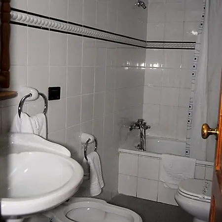 La Casona De Jovellanos מלון 2*