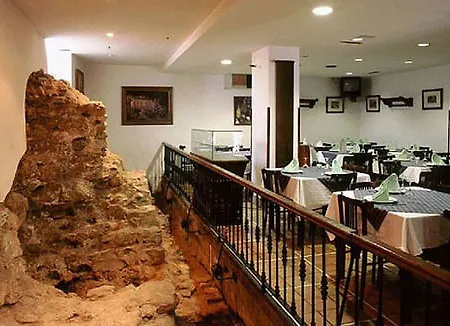 La Casona De Jovellanos 2* גיחון