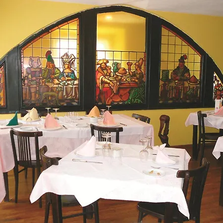 Hotel La Casona De Jovellanos 2*